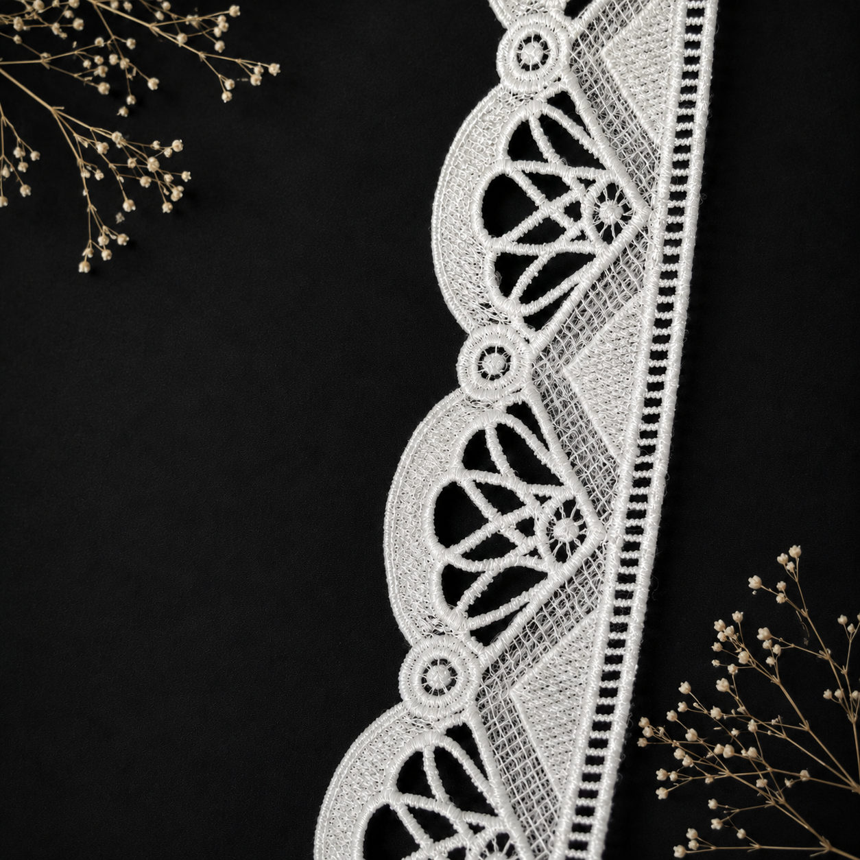 Premium Dryable White Geometric Cutwork Lace Border – Elegant Embroidered Cotton Lace for Kurtis, Dresses & Sarees